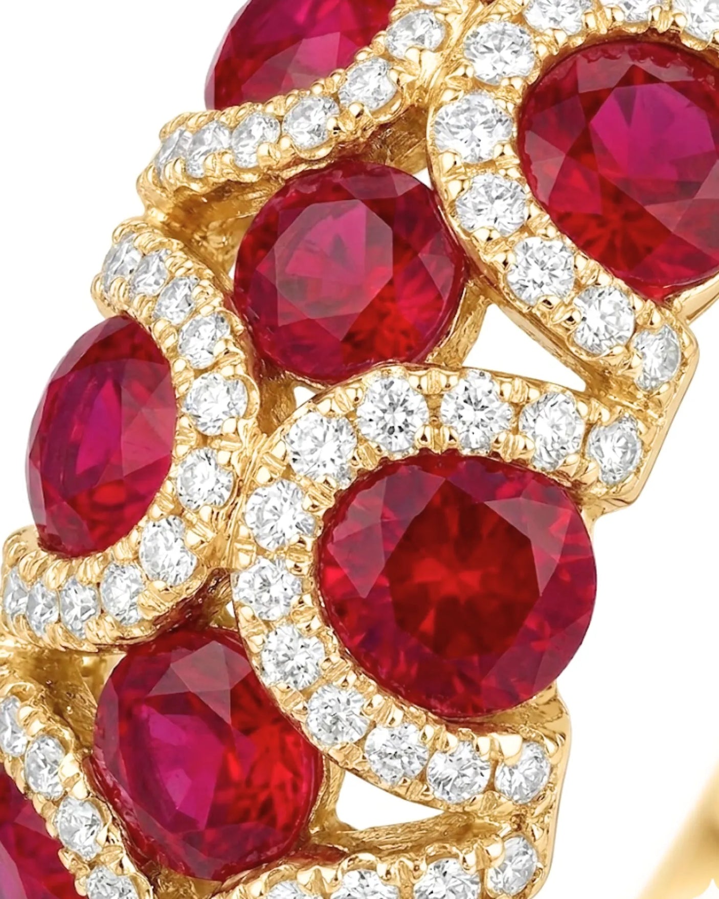 Natural ruby diamond ring in 18K Rose Gold with rich color and refined brilliance | SARATTI