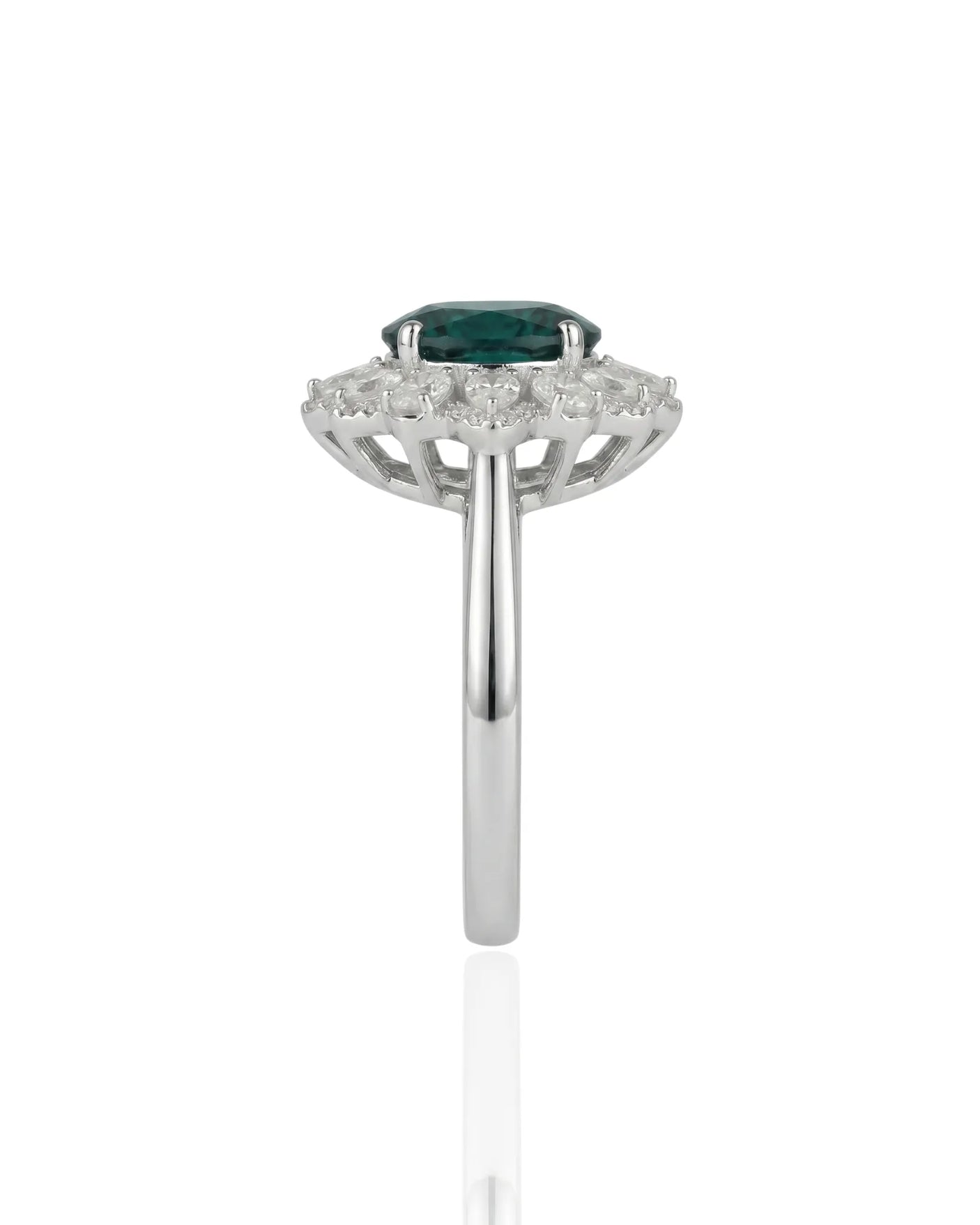 Natural unheated oval sapphire ring with brilliant diamond petals in platinum | SARATTI