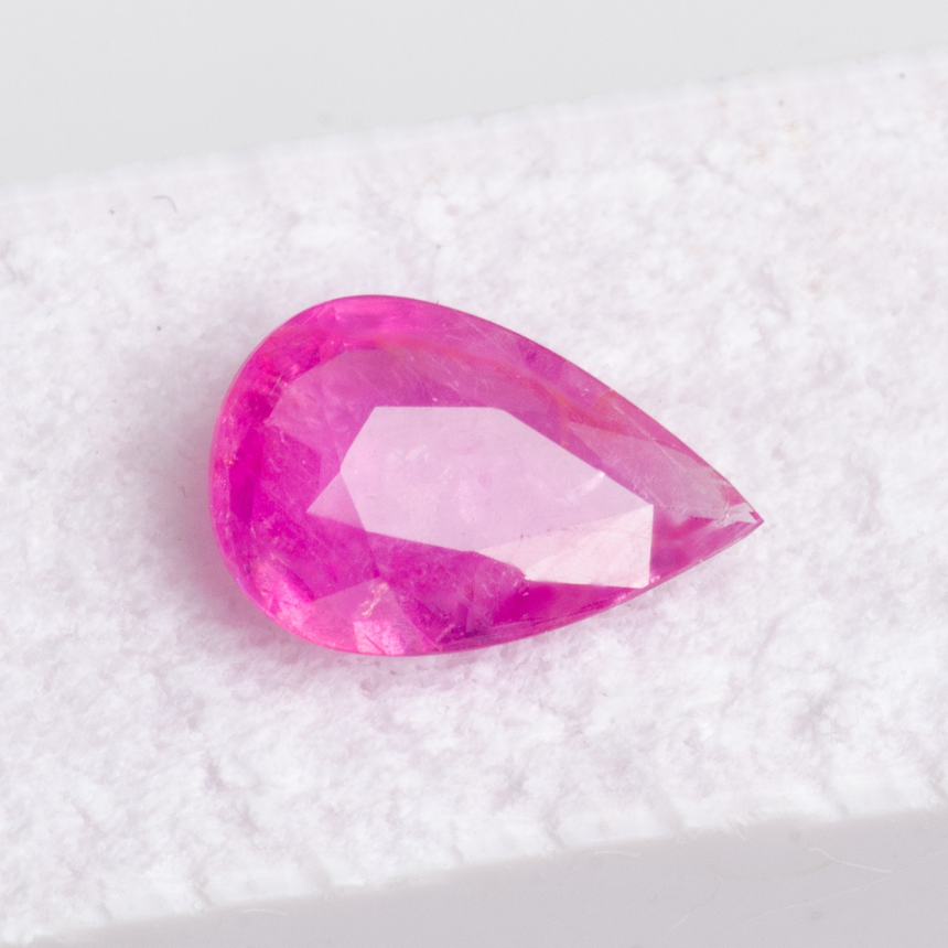 Natural unheated pink sapphire 0.40 carat pear shaped | SARATTI