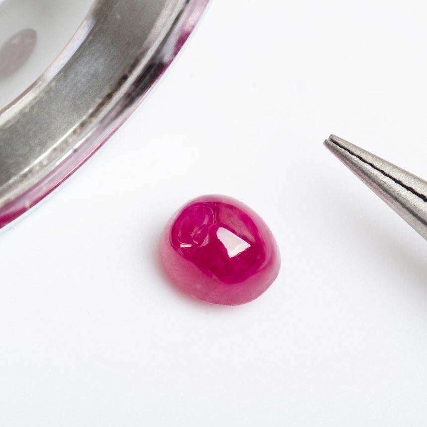 Natural unheated ruby cabochon 1.49 carats oval cut | SARATTI