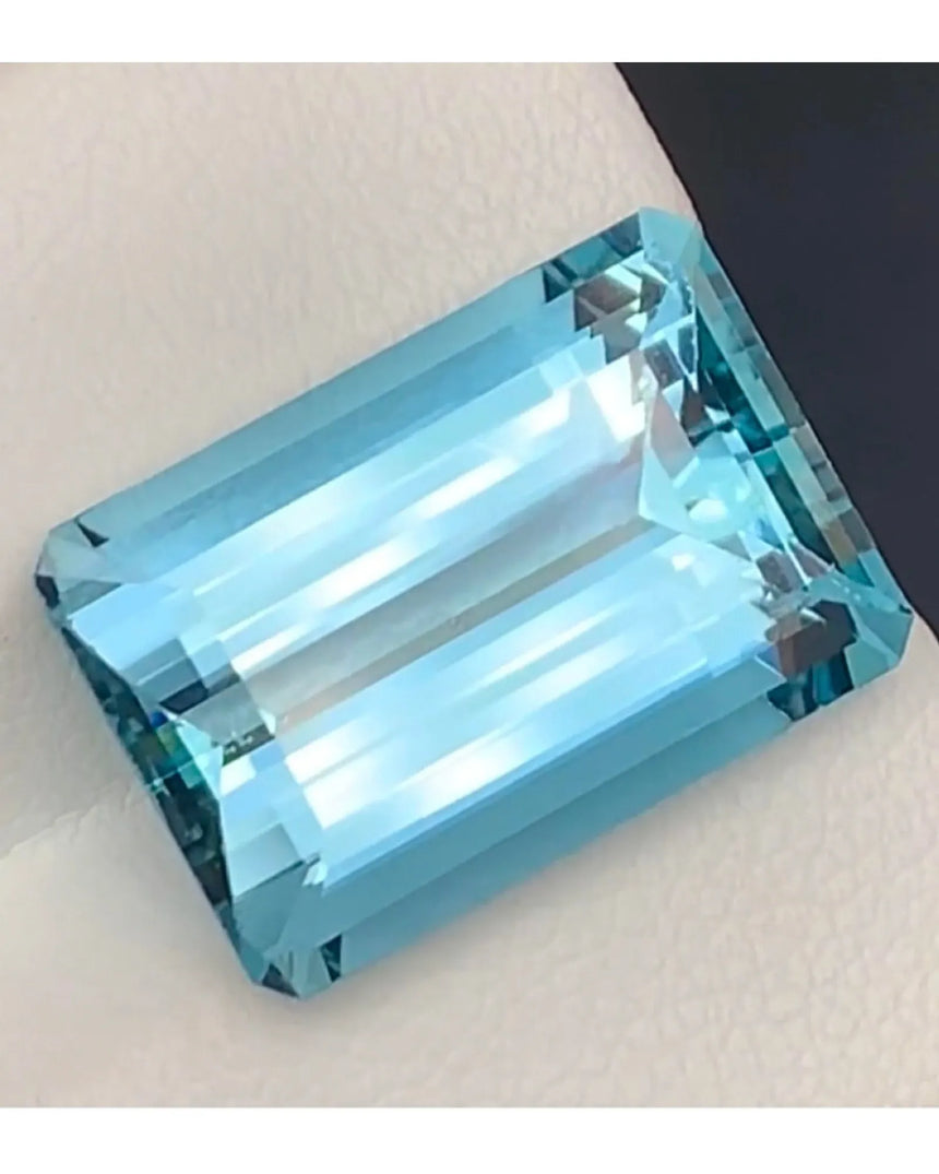 Natural vivid blue Santa Maria Aquamarine step-cut gemstone | SARATTI