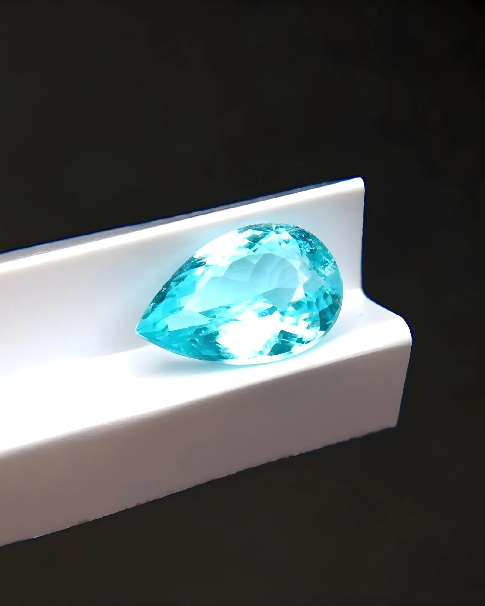 Neon blue Mozambique Paraiba tourmaline 1.62ct | SARATTI