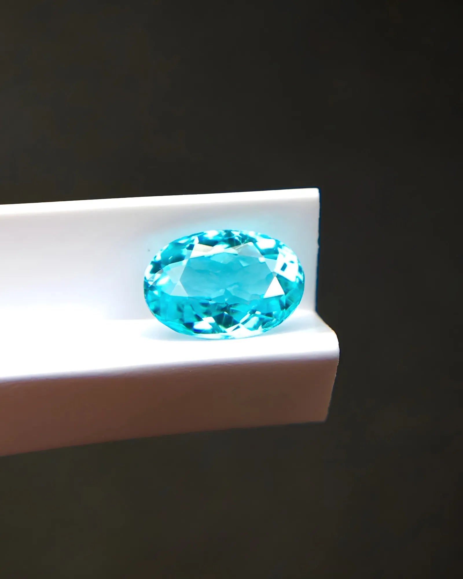 Neon blue Paraiba tourmaline 0.75ct gemstone | SARATTI