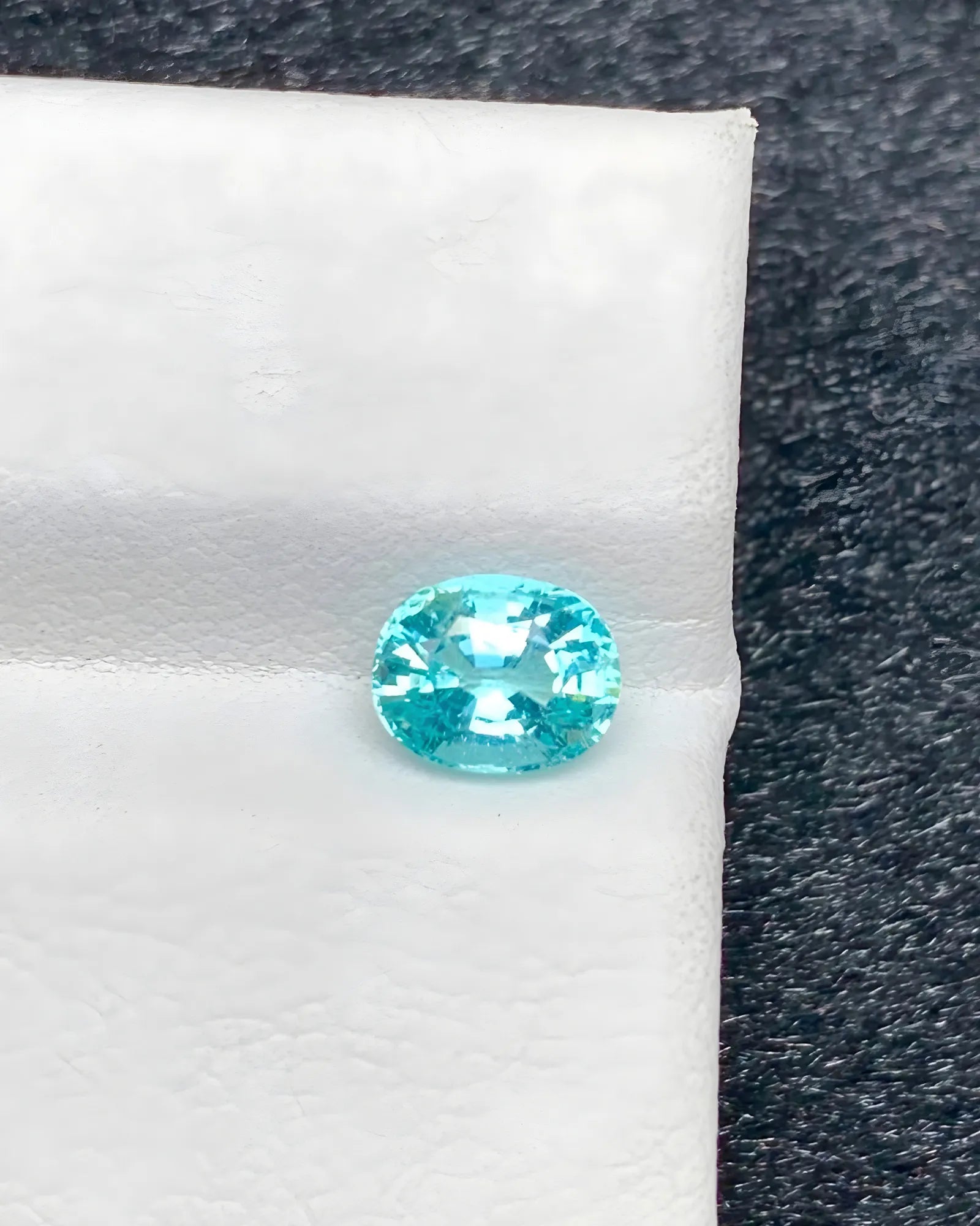 Neon blue Paraiba tourmaline 1.05ct gemstone | SARATTI