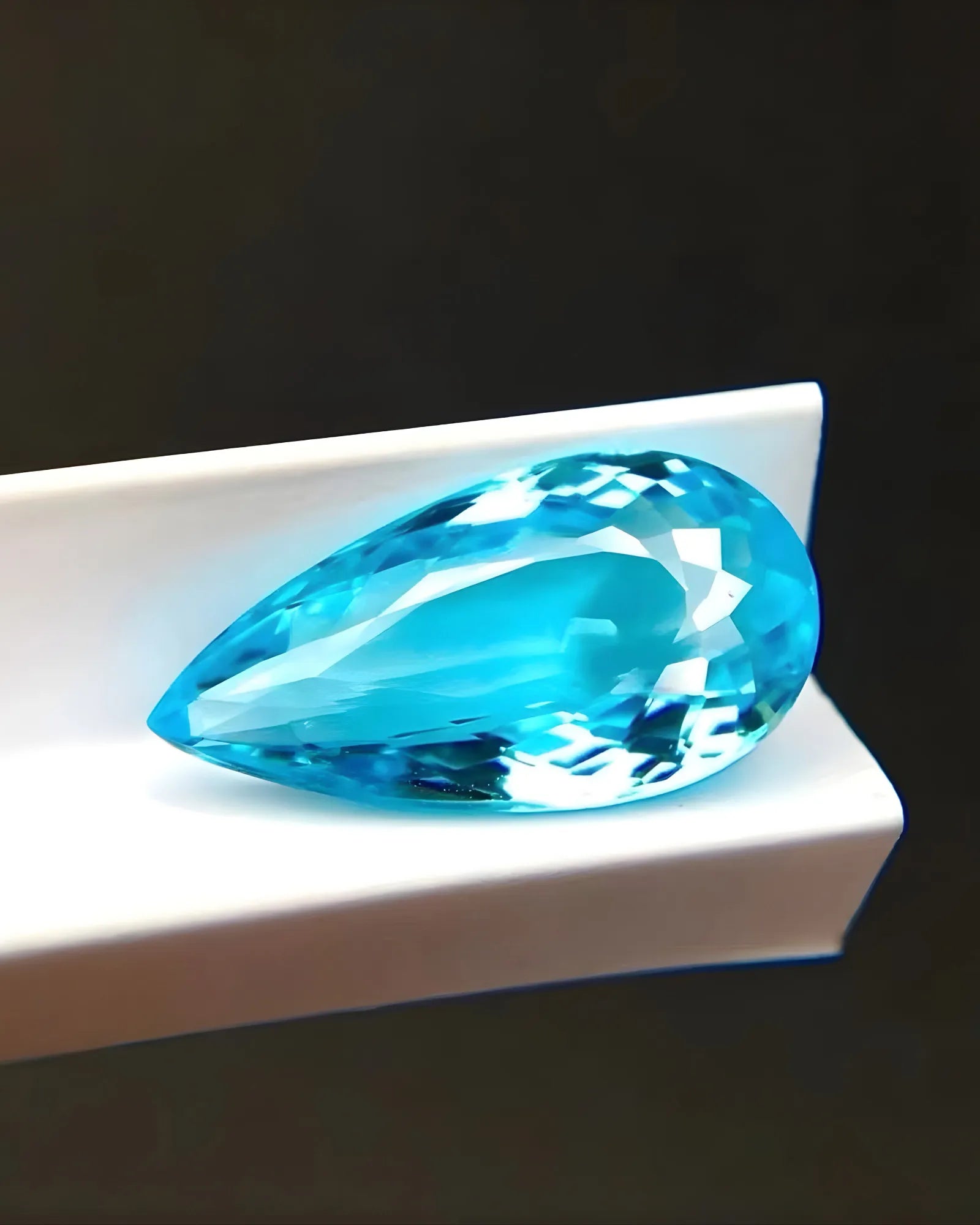 Neon blue Paraiba tourmaline 1.84ct gemstone | SARATTI
