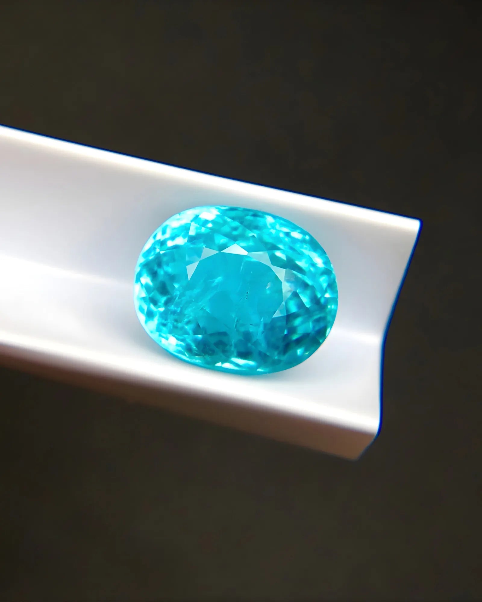 Neon blue Paraiba tourmaline 8.00ct gemstone | SARATTI