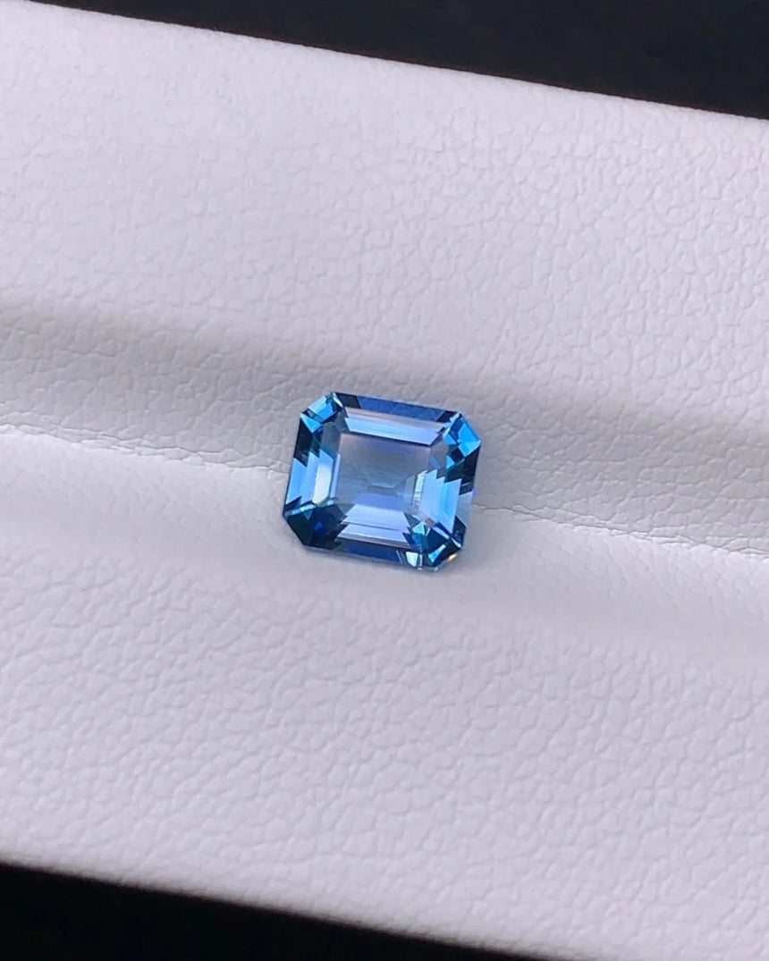 Octagonal Aquamarine measuring 6.69 × 5.88 × 3.60 mm | SARATTI