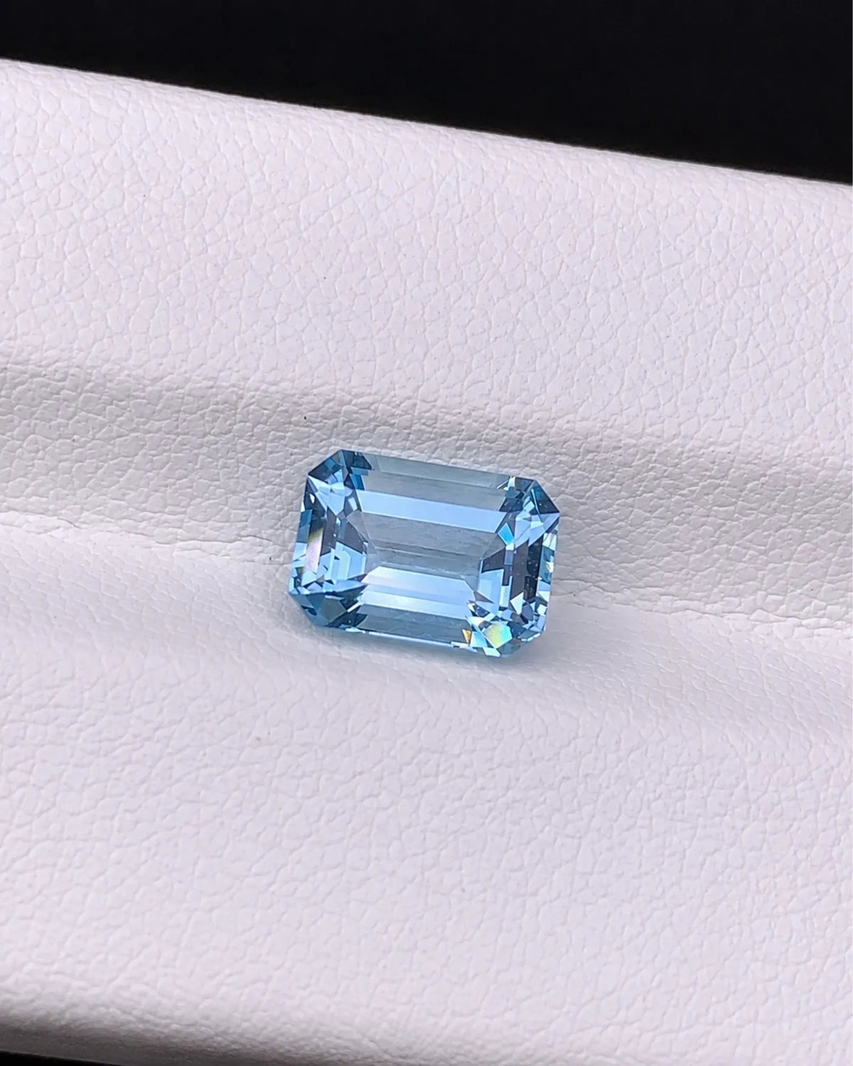 Octagonal Aquamarine with straight sides and clipped corners | SARATTI