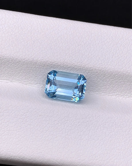 Octagonal Aquamarine with straight sides and clipped corners | SARATTI