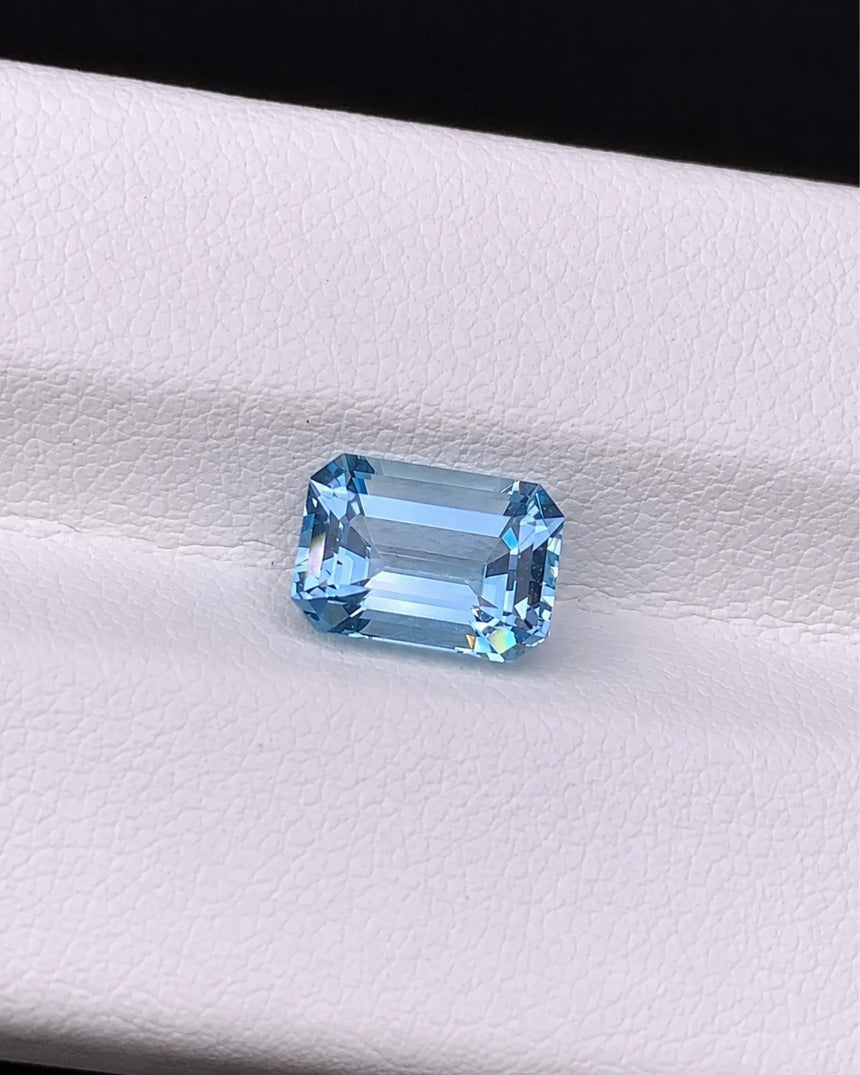 Octagonal Aquamarine with straight sides and clipped corners | SARATTI
