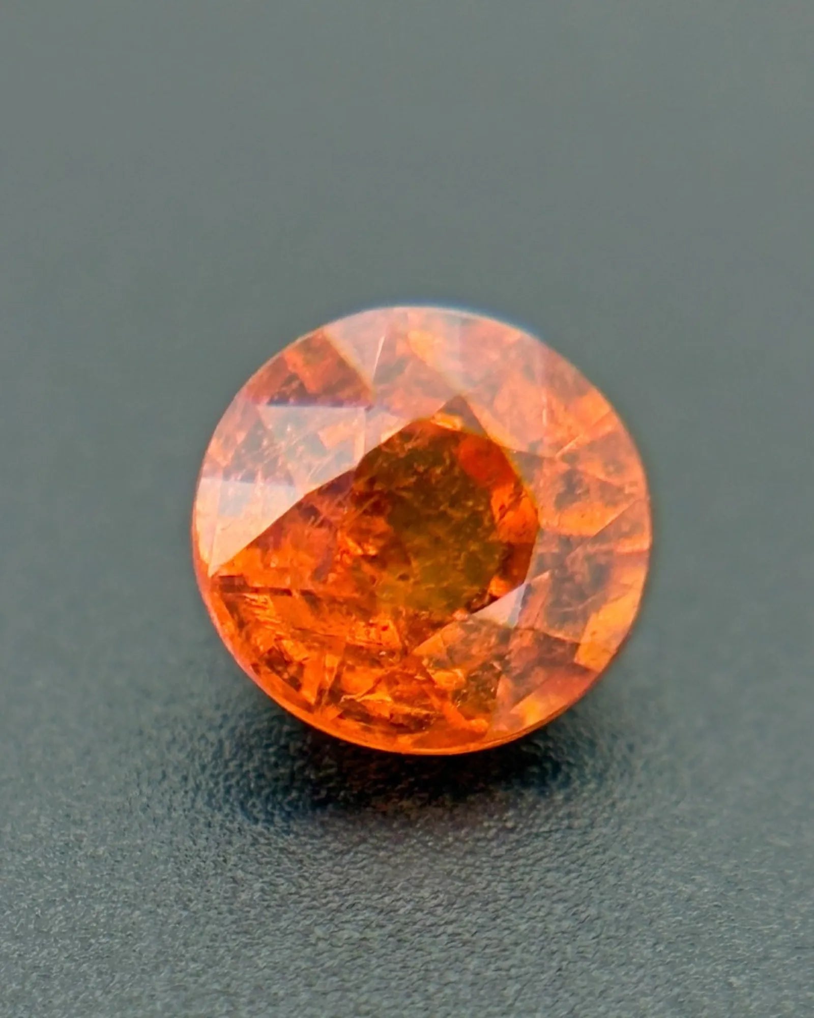 Orange Spessartine Garnet with reddish colour flashes | SARATTI