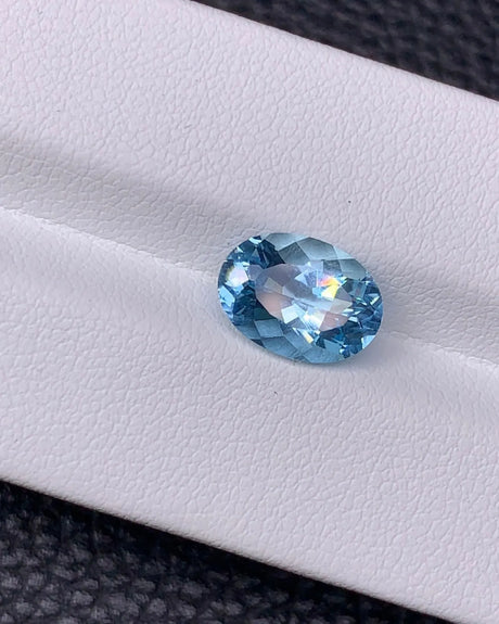 Oval Aquamarine measuring 10.29 × 7.34 × 5.46 mm | SARATTI
