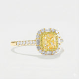 18k Yellow Gold Ring on Grey background | SARATTI