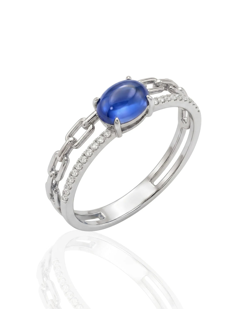 Oval blue sapphire Cuban chain ring with channel set diamonds in 18K white gold | SARATTI