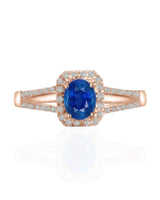 Oval blue sapphire ring with diamond halo and split shank in polished platinum | SARATTI