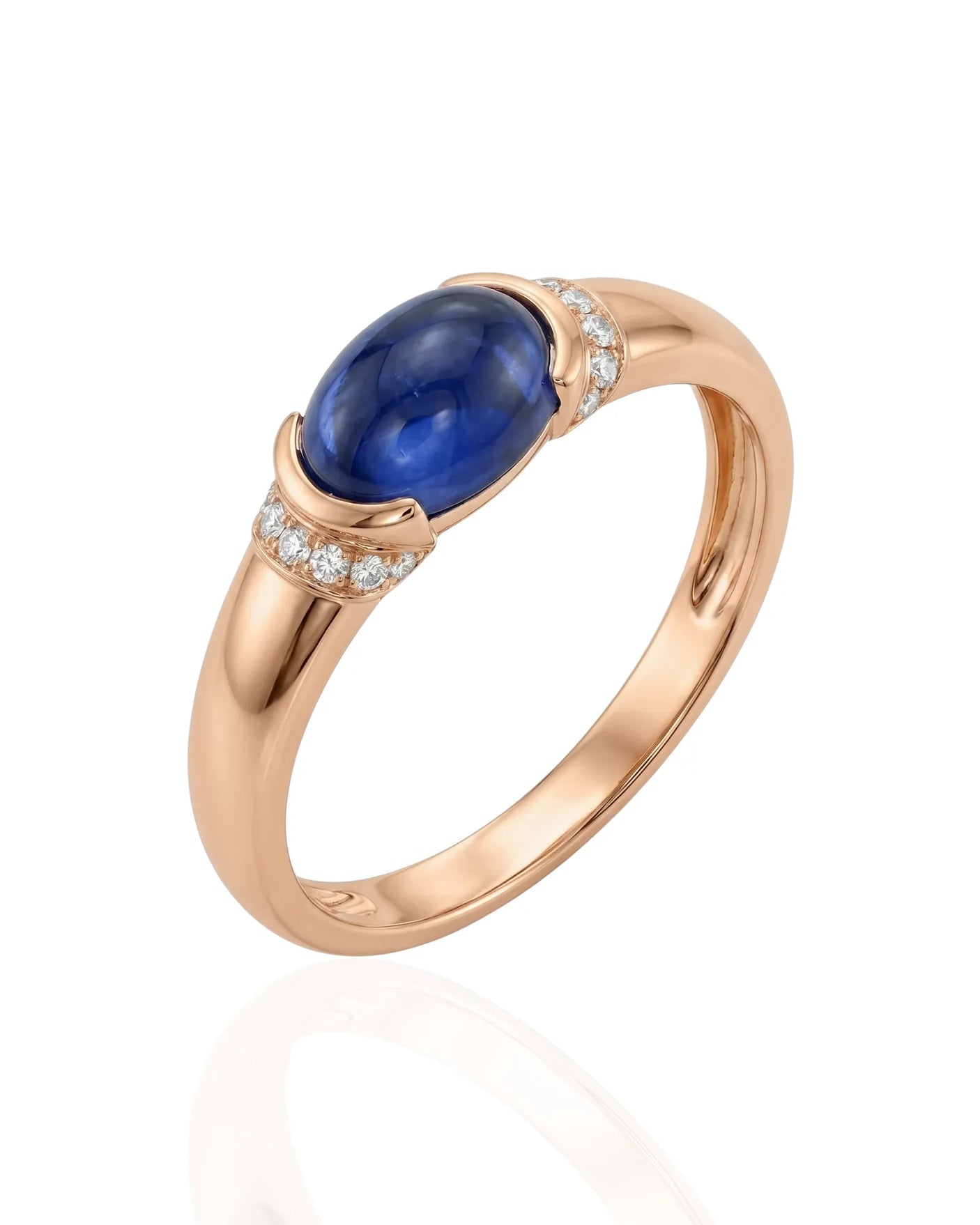 Oval blue sapphire ring with diamond shoulder accents in 18K rose gold | SARATTI