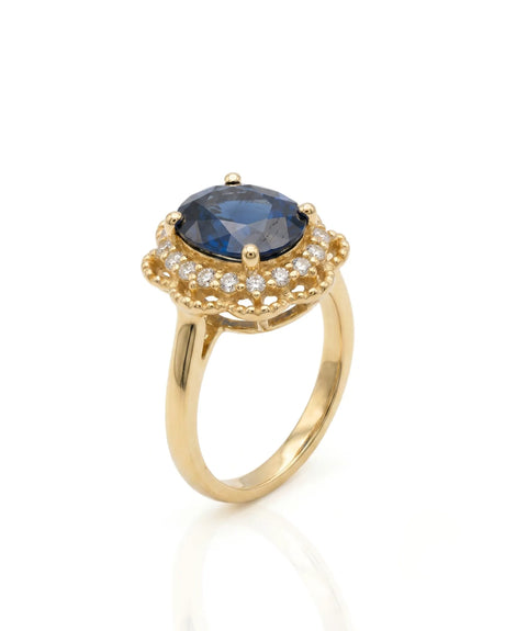 Oval blue sapphire ring with scalloped diamond halo in 18K yellow gold | SARATTI