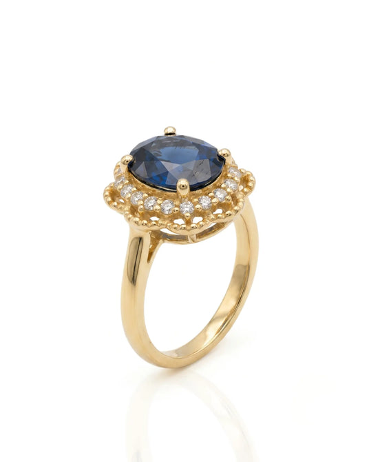 Oval blue sapphire ring with scalloped diamond halo in 18K yellow gold | SARATTI
