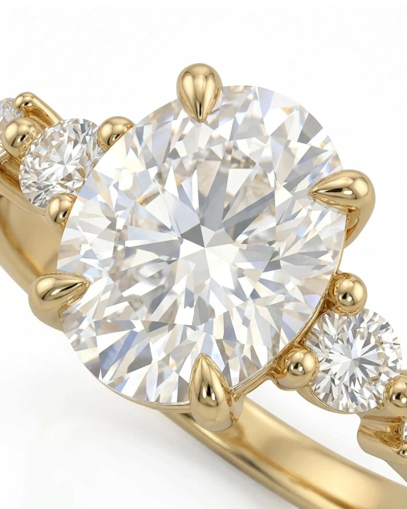 Oval centre diamond framed by softly spaced round diamonds in an elegant 18K yellow gold setting | SARATTI