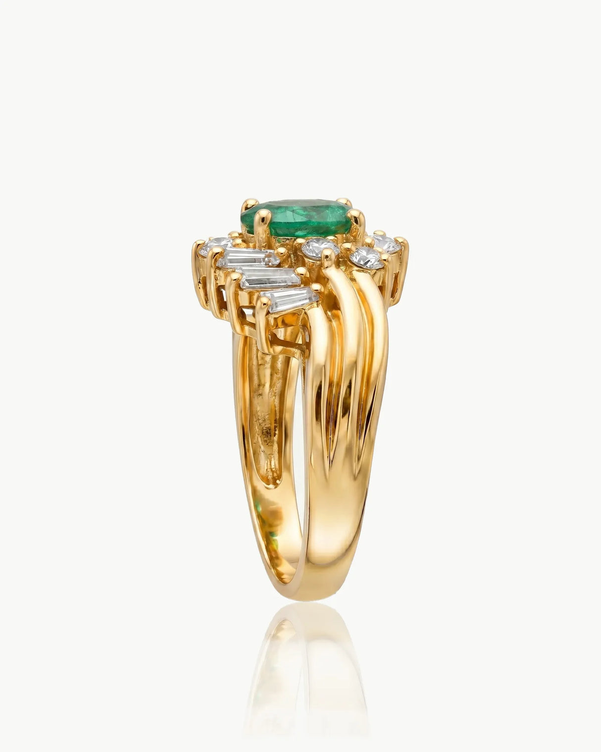 Oval cut natural emerald ring with round and baguette diamonds in yellow gold | SARATTI