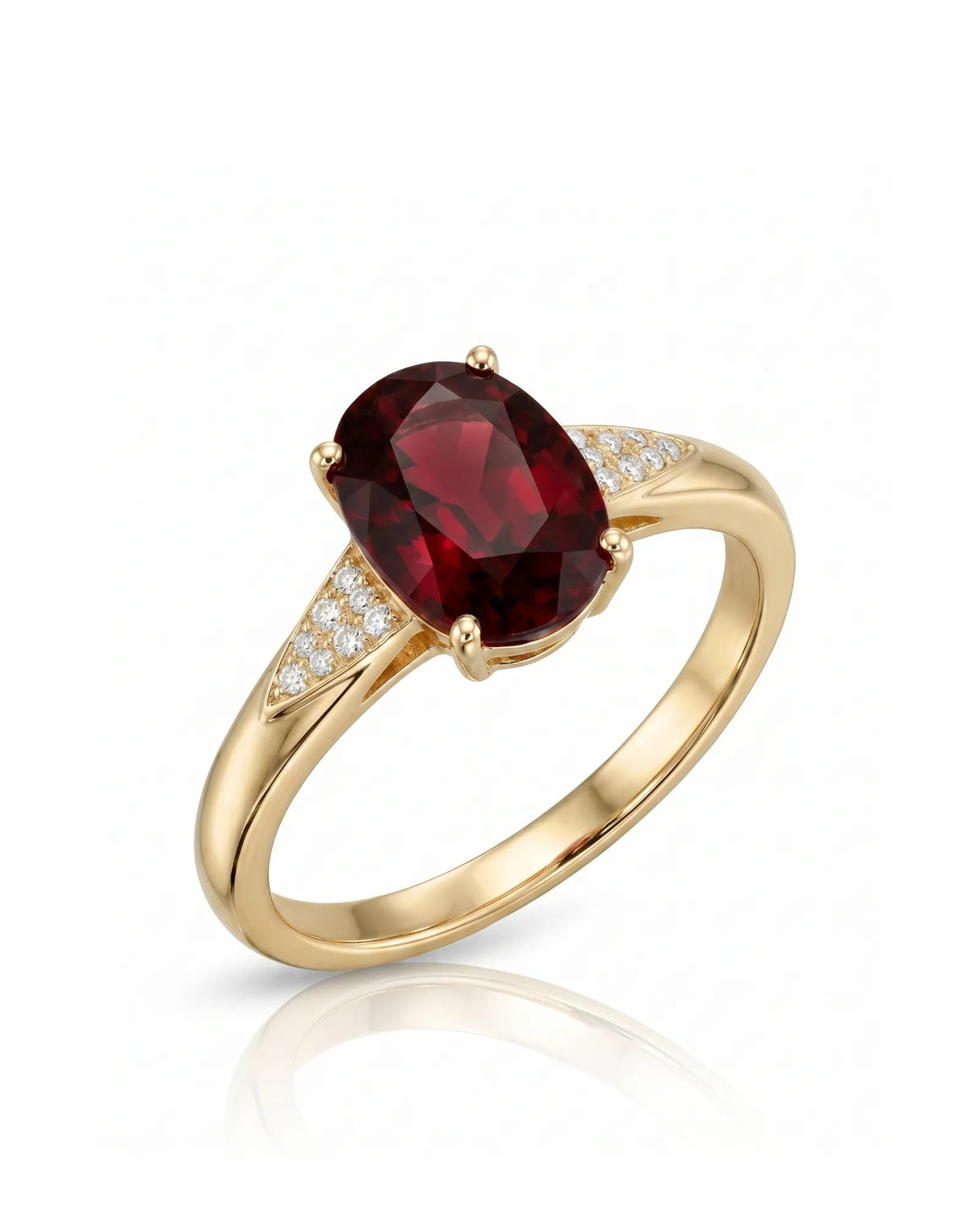 Oval deep red garnet ring with tapered diamond shoulders in 18K yellow gold | SARATTI
