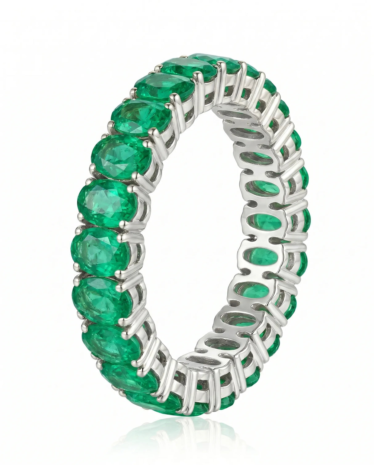 Oval emerald eternity wedding band in 18K white gold | SARATTI
