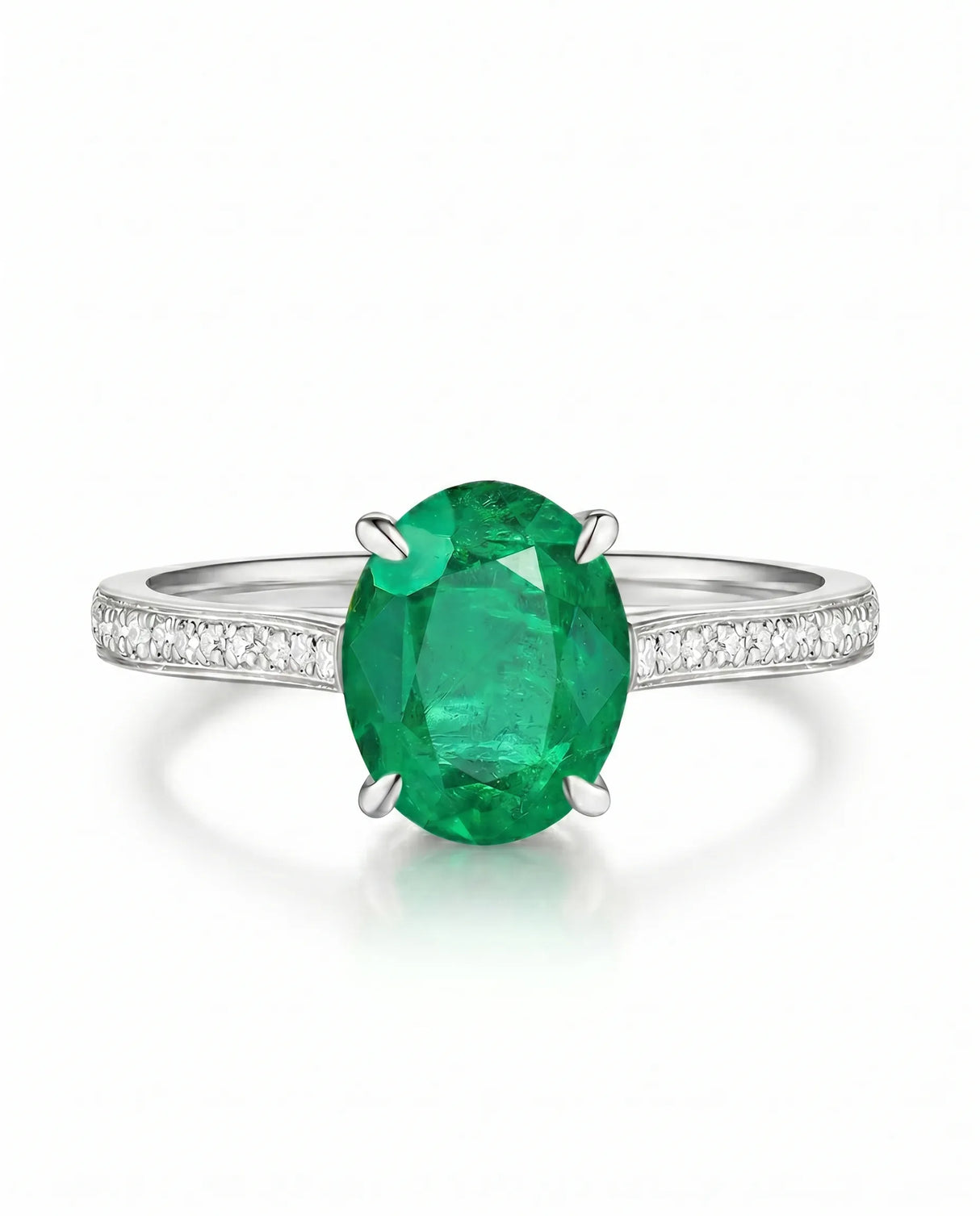 Oval emerald ring with diamond accents in platinum | SARATTI