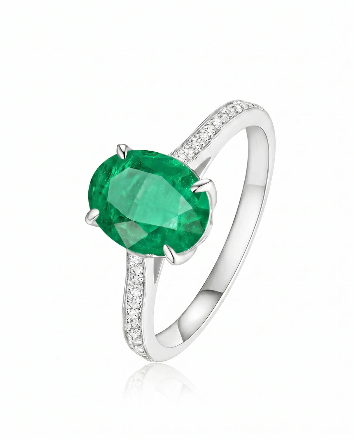 Oval emerald solitaire ring in platinum | SARATTI
