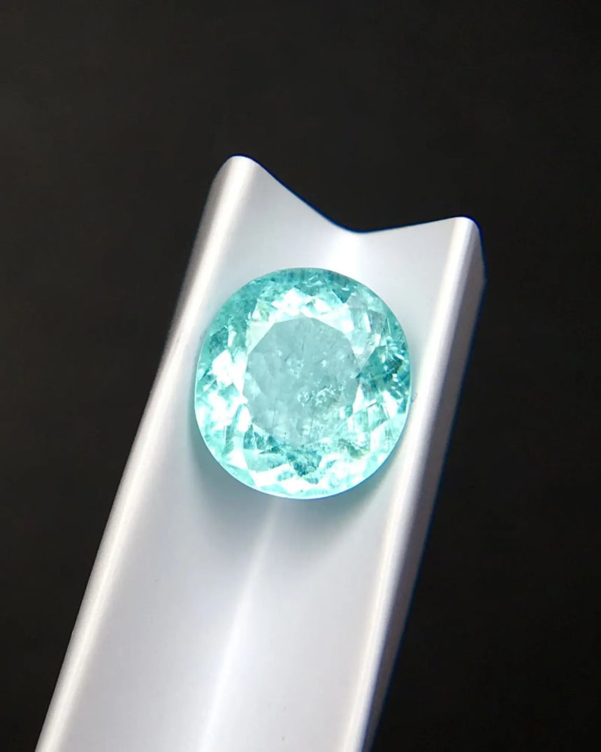 Oval faceted Neon Blue Tourmaline gemstone detail | SARATTI
