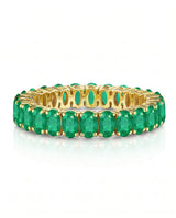 Oval natural emerald infinity band ring in 18K yellow gold | SARATTI
