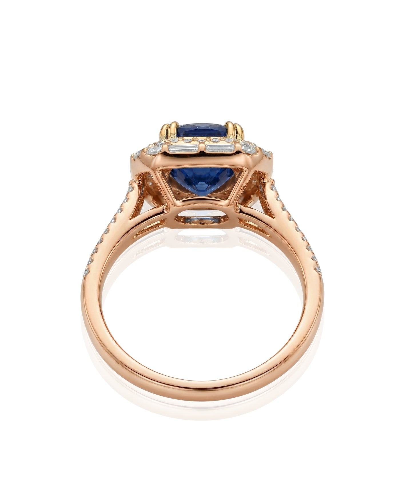 Oval natural sapphire statement ring with diamond halo in 18K Rose Gold | SARATTI