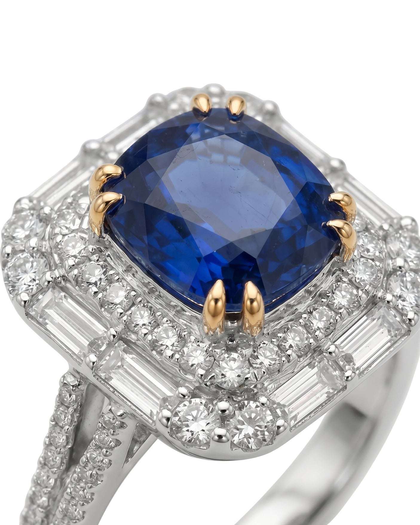Oval natural sapphire statement ring with diamond halo in 18K White Gold | SARATTI