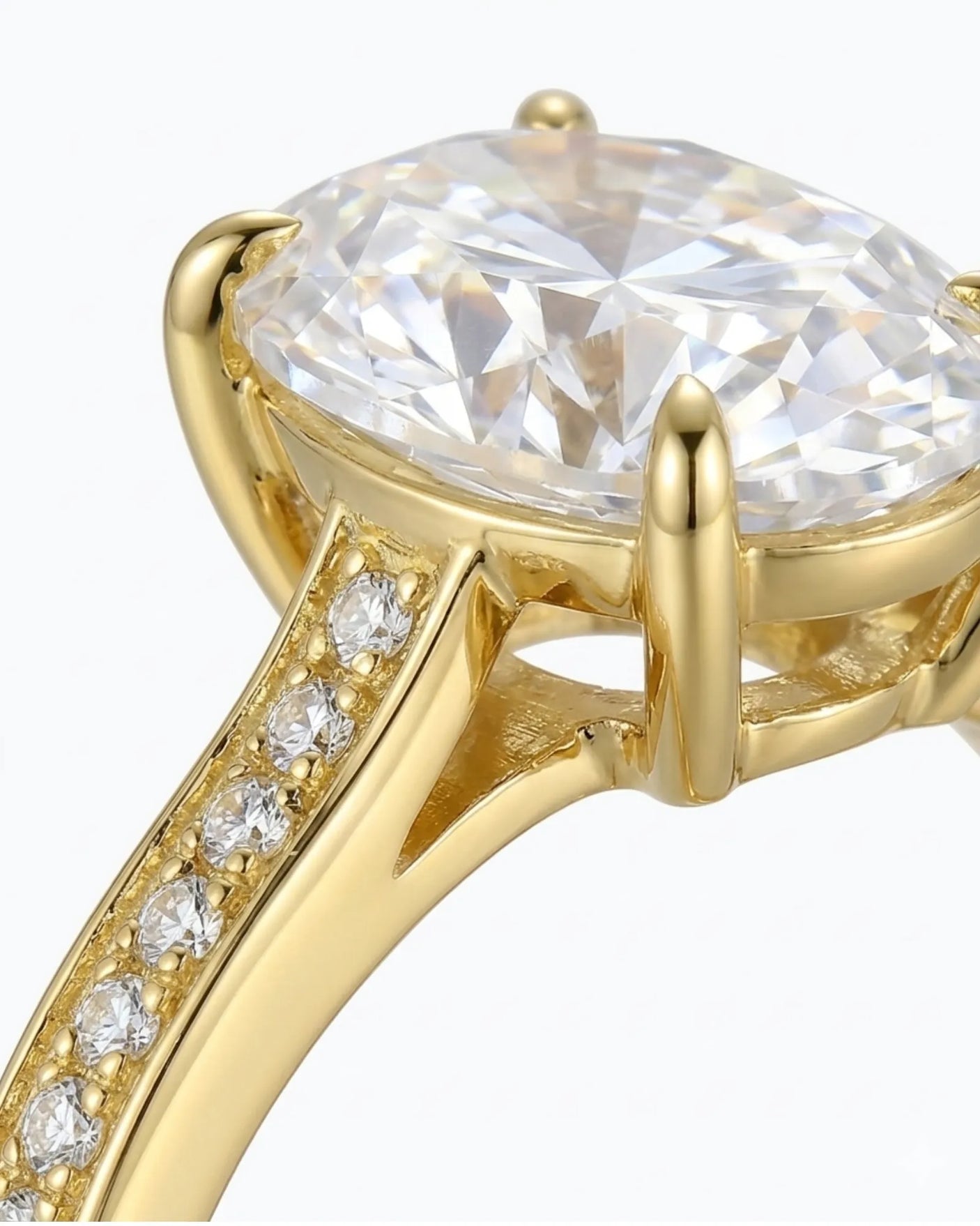 Oval pavé moissanite engagement ring for a warm refined proposal in 18K yellow gold | SARATTI