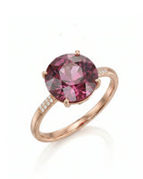 Oval pink tourmaline ring with diamond shoulders in 18K rose gold | SARATTI
