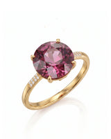 Oval pink tourmaline ring with diamond shoulders in 18K yellow gold | SARATTI