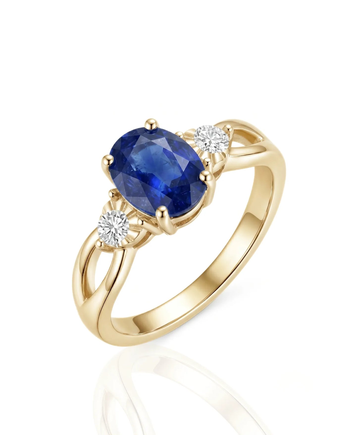Oval royal blue sapphire and diamond three stone ring in 18K yellow gold | SARATTI