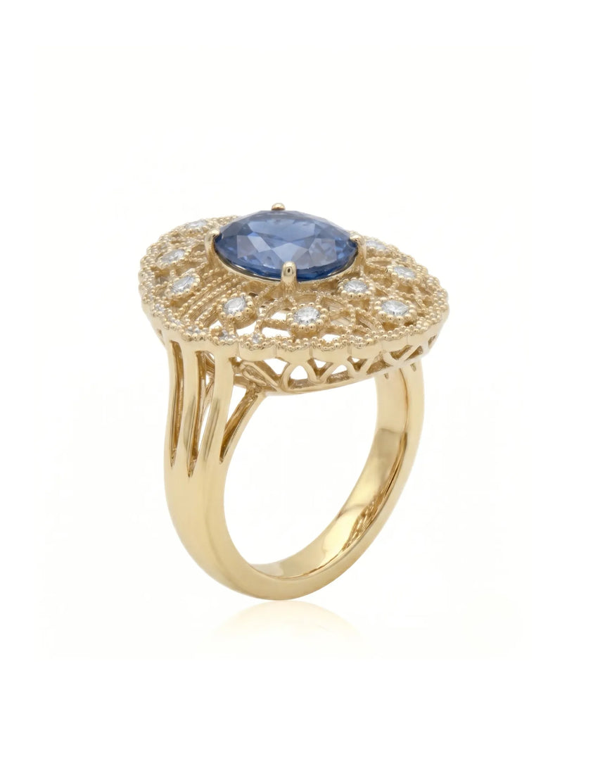 Oval royal blue sapphire ring with filigree diamond halo in 18K yellow gold | SARATTI