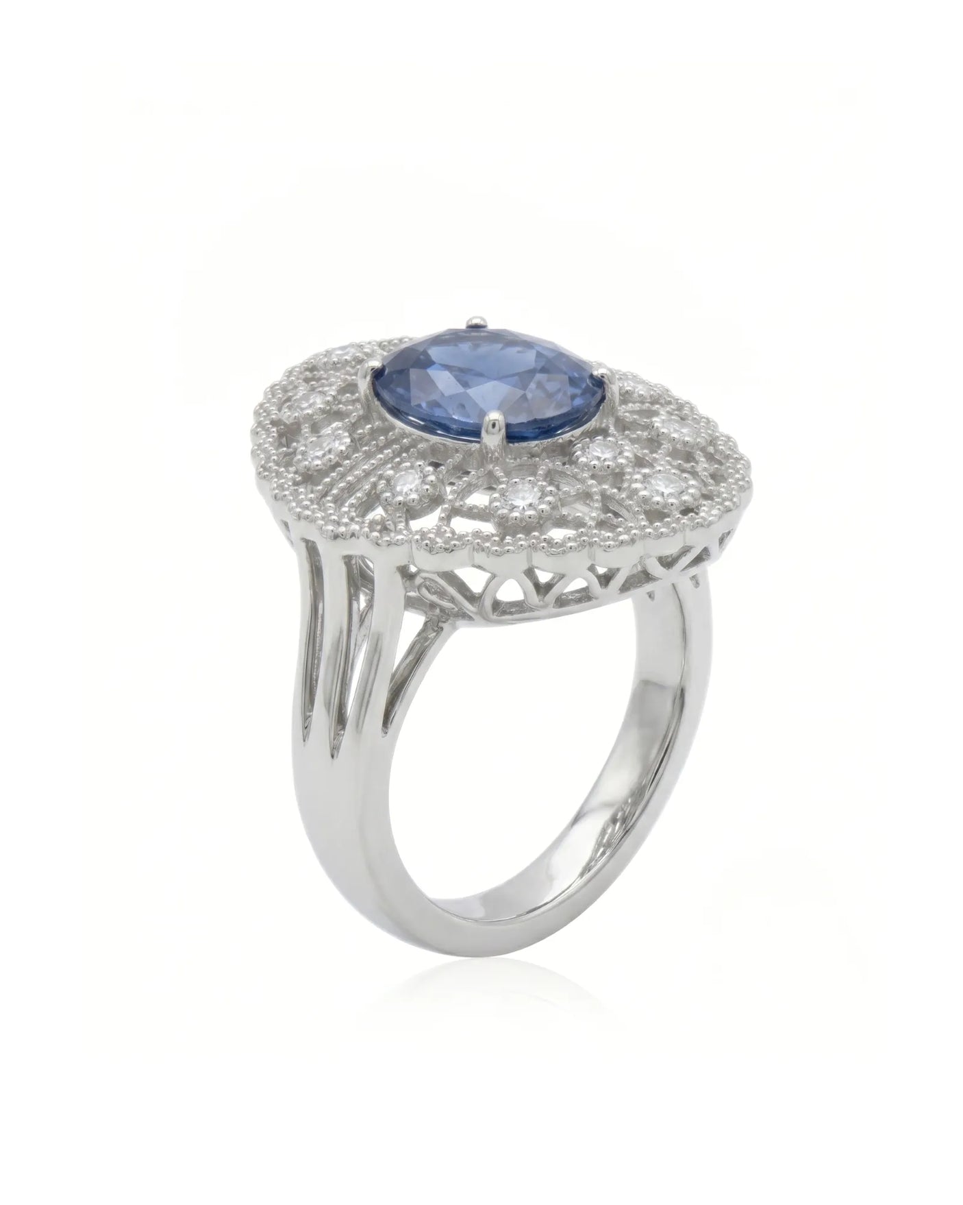 Oval royal blue sapphire ring with filigree diamond halo in platinum | SARATTI