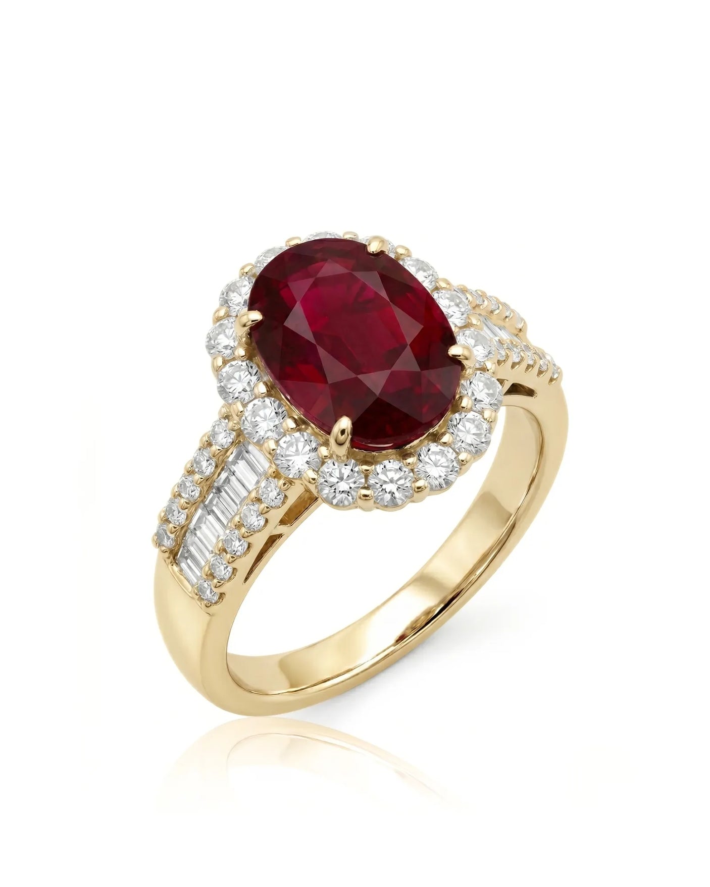 Oval ruby ring with double diamond halo in polished 18K yellow gold | SARATTI