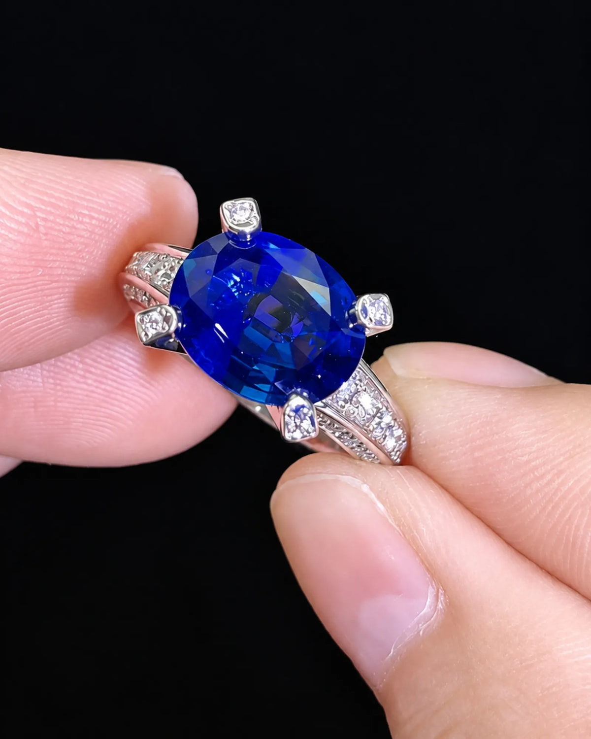 Oval sapphire pavé diamond ring with tapered shoulder detailing and platinum craftsmanship - SARATTI