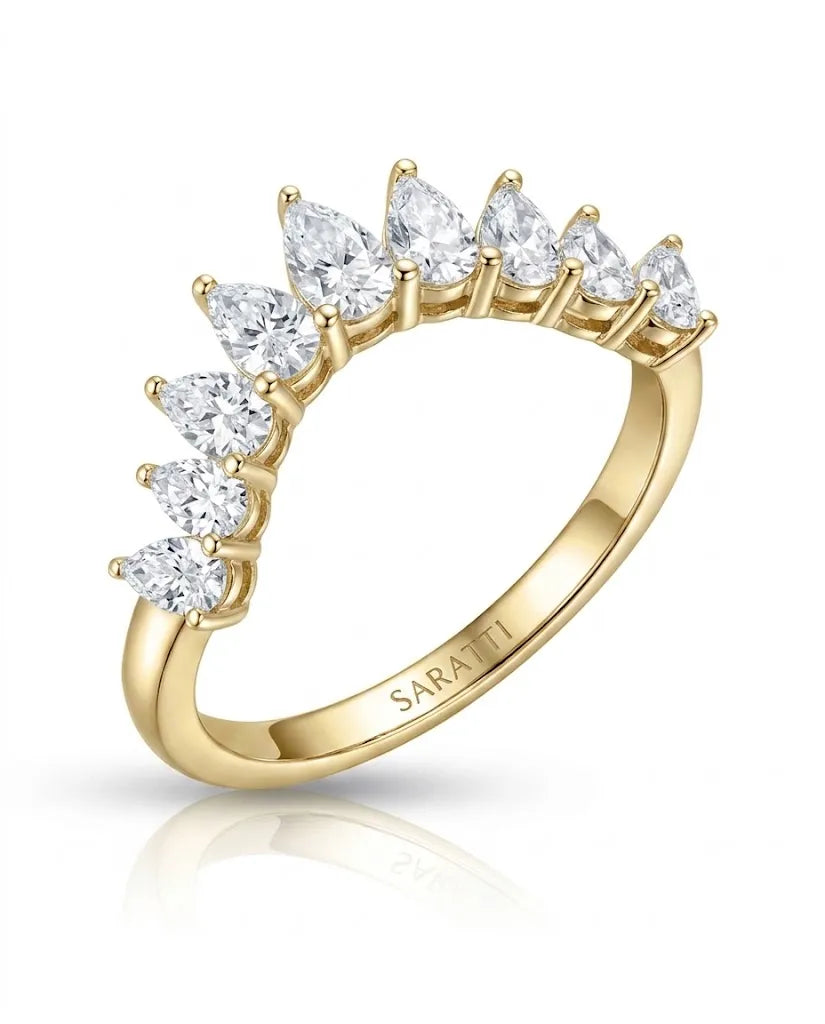 Pear-shaped diamond wedding band with brilliant gemstones arranged across a curved 18K yellow gold setting | SARATTI