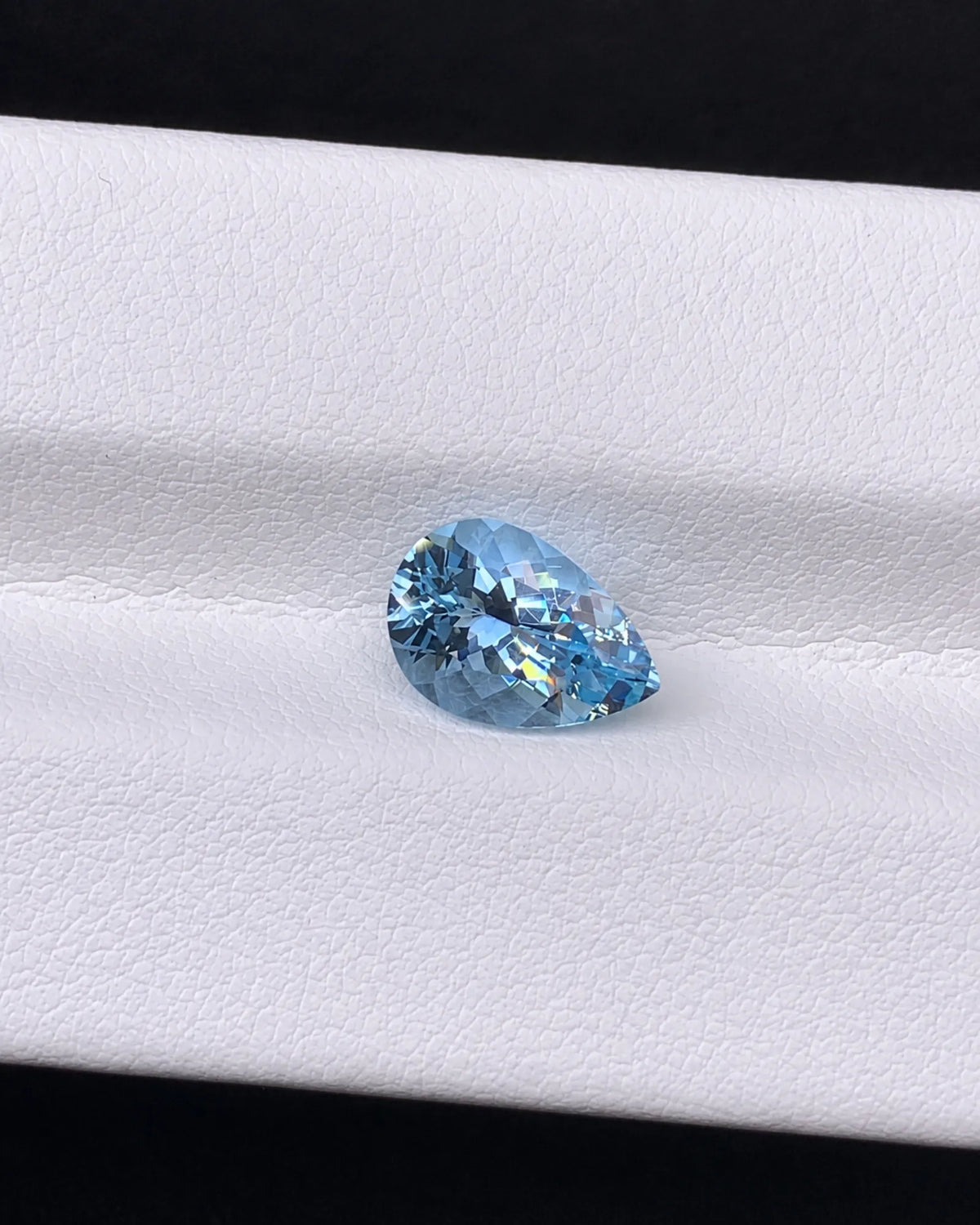 Pear Aquamarine with rounded shoulder and pointed tip | SARATTI