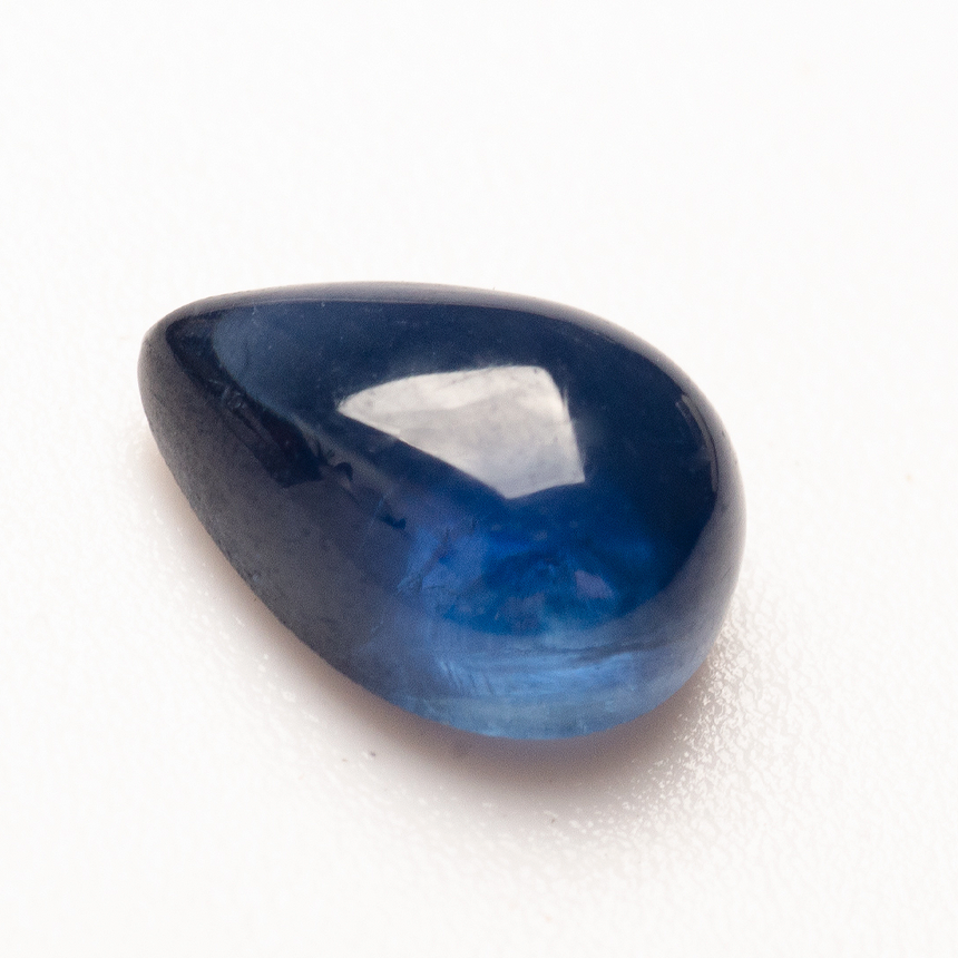 Pear Shaped Cabochon Side Profile View | SARATTI