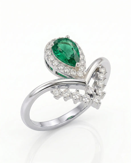 Pear cut emerald diamond ring in 18K white gold | SARATTI
