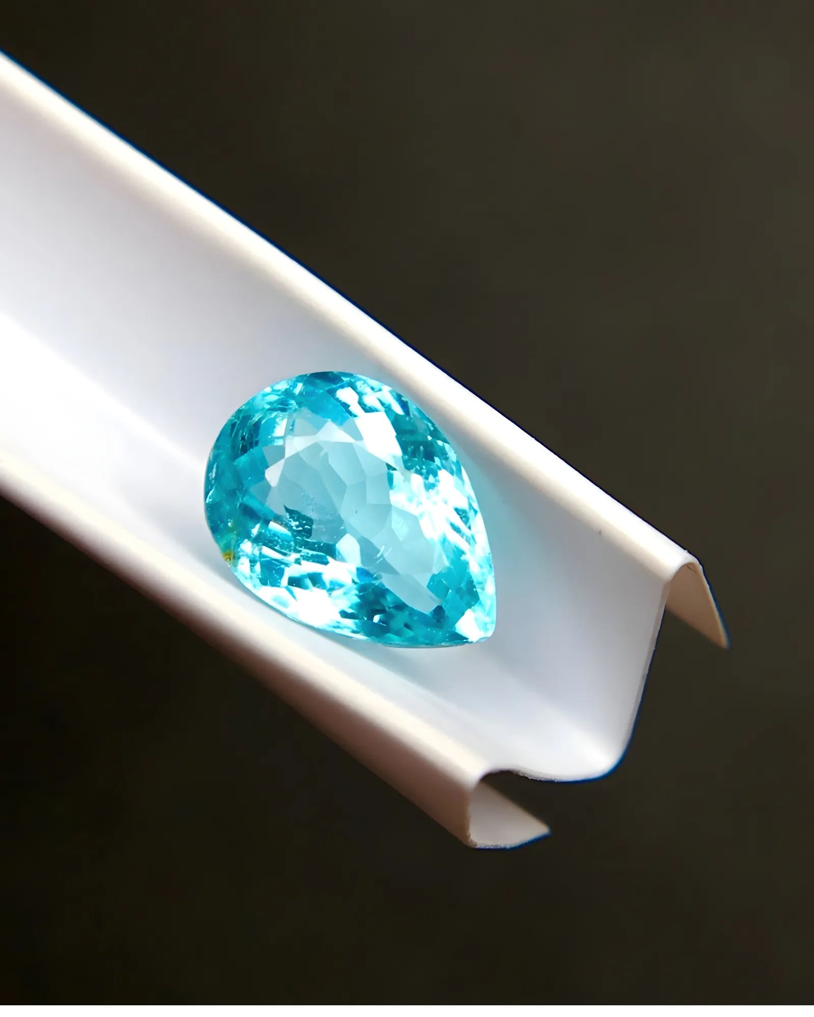 Pear cut natural Paraiba tourmaline loose stone | SARATTI
