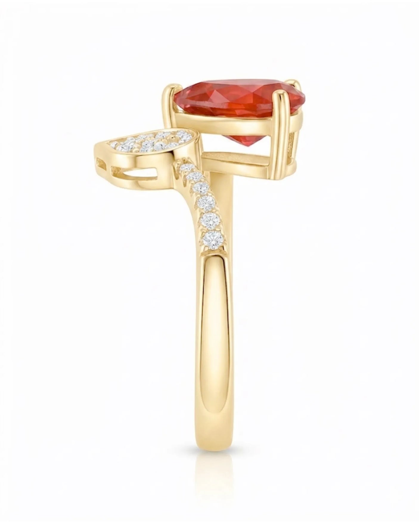 Pear cut natural ruby ring with diamonds in 18K Yellow Gold | SARATTI