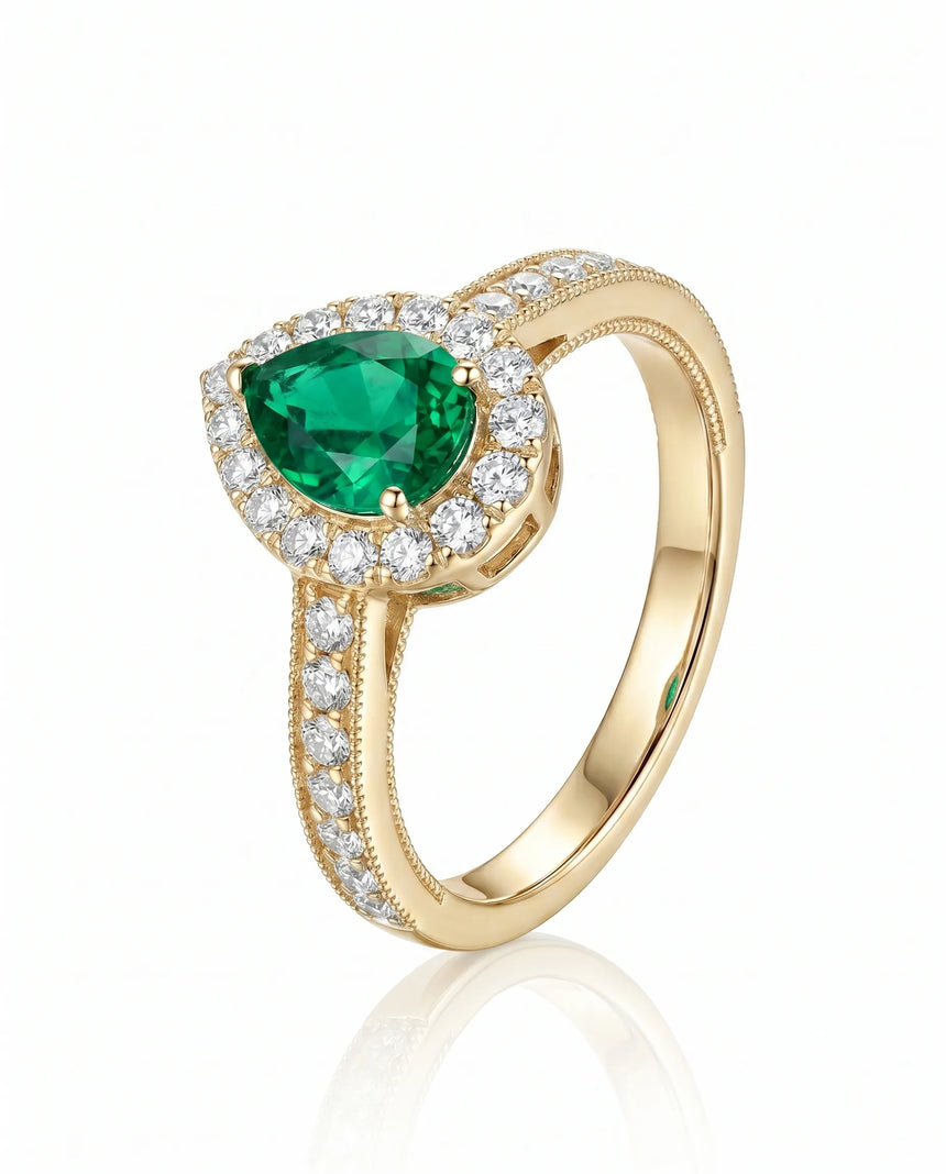 Pear emerald cocktail ring with diamonds in 18K yellow gold | SARATTI

