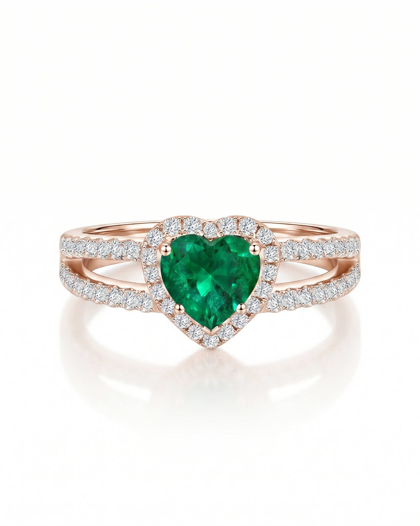 Pear shaped emerald diamond ring in 18K rose gold | SARATTI
