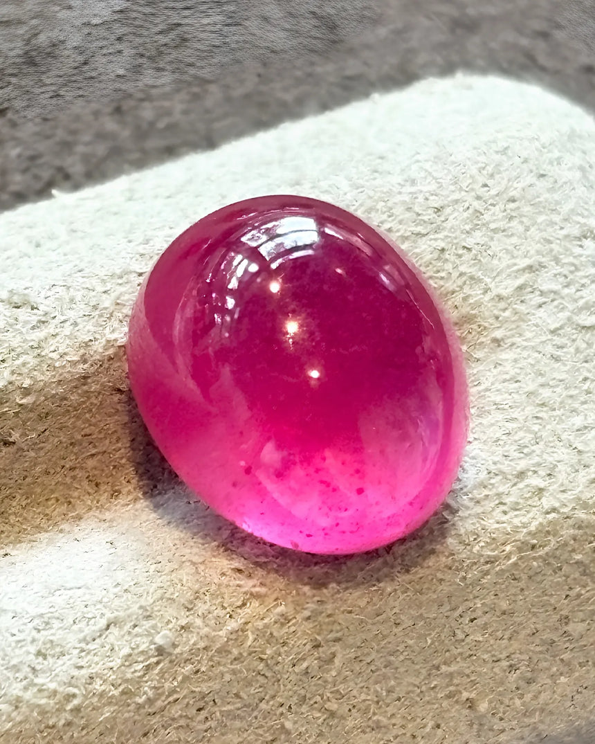 Pigeon Blood Natural Ruby side profile 12.4 × 9.3 mm | SARATTI