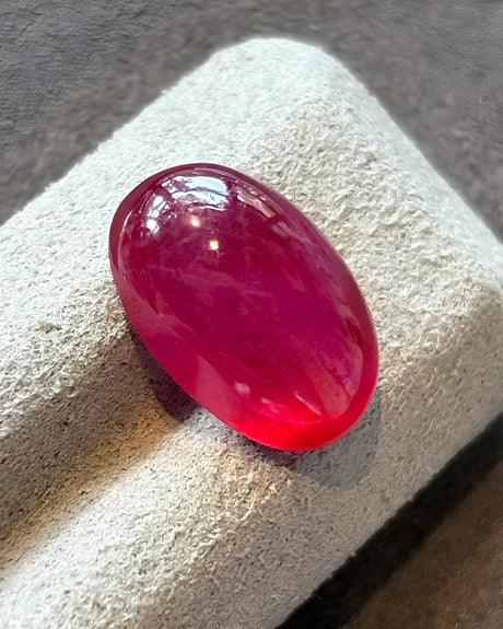 Pigeon Blood Red Ruby polished oval cabochon detail | SARATTI